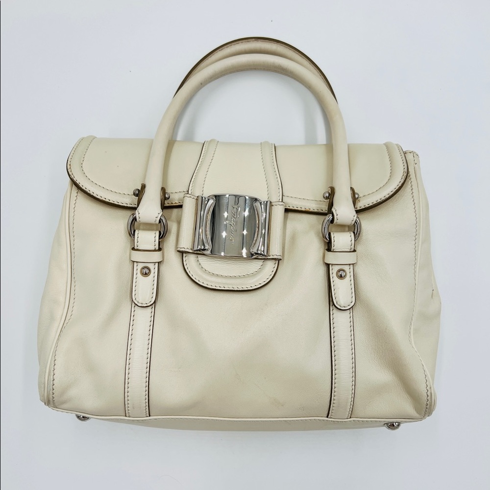 ♦️Salvatore Ferragamo White leather handbag